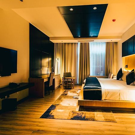 Blackwood Boutique Hotel And Apartments ダル・エス・サラーム エクステリア 写真