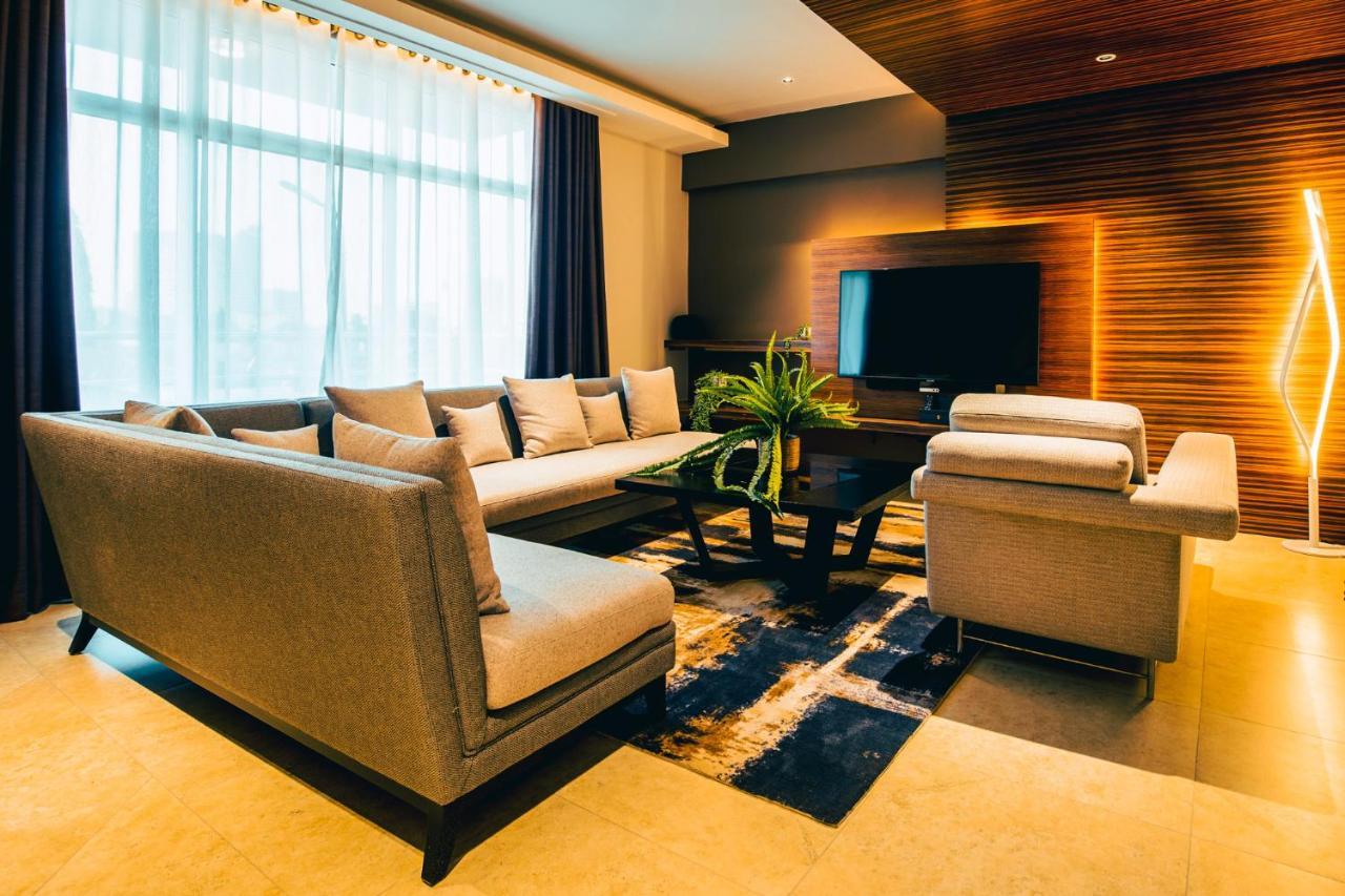 Blackwood Boutique Hotel And Apartments ダル・エス・サラーム エクステリア 写真